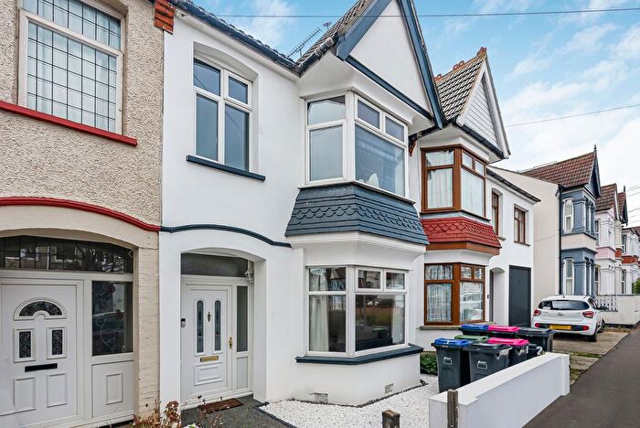 3 Bedroom Terraced House For Sale In Hildaville Drive, Westcliff-On-Sea, SS0