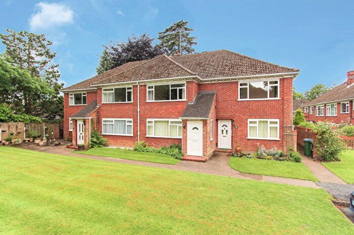 2 Bedroom Flat To Rent In Bromet Close, Watford, Hertfordshire, WD17