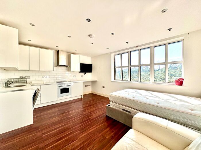 Studio To Rent In Great Central Way, London, NW10