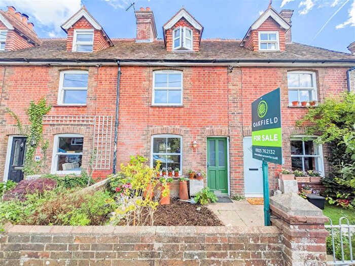 2 Bedroom Property For Sale In New Road, Ridgewood, Uckfield, TN22