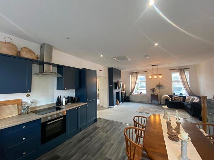 2 Bedroom Apartment To Rent In Wakefield Road, Waterloo, Huddersfield, HD5