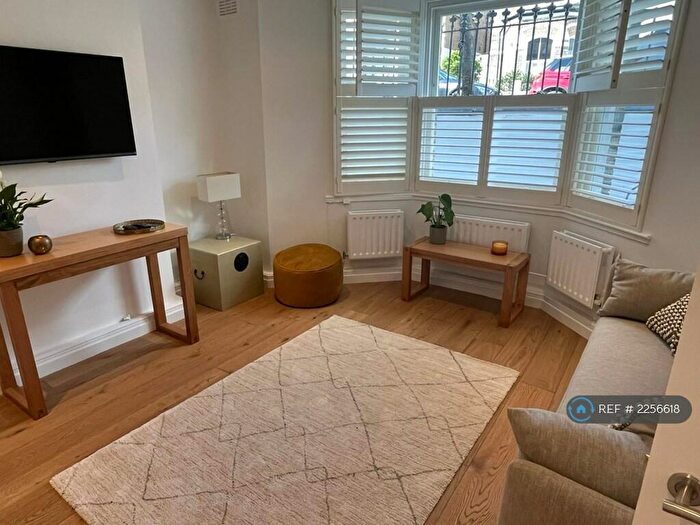 1 Bedroom Flat To Rent In Salcott Road, London, SW11