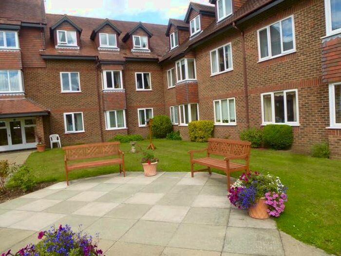 1 Bedroom Flat To Rent In Portland Road, East Grinstead, West Sussex, RH19