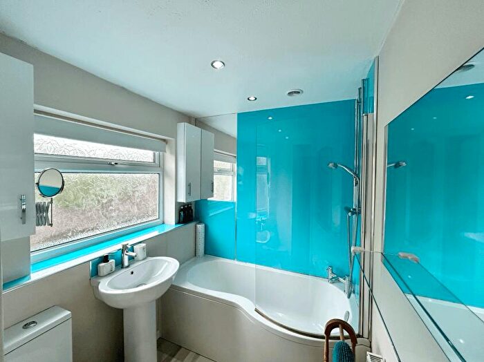 2 Bedroom Bungalow To Rent In Weston Park View, Otley, LS21