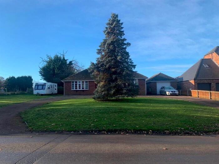 2 Bedroom Detached Bungalow To Rent In North Way, Fulstow, Louth, LN11