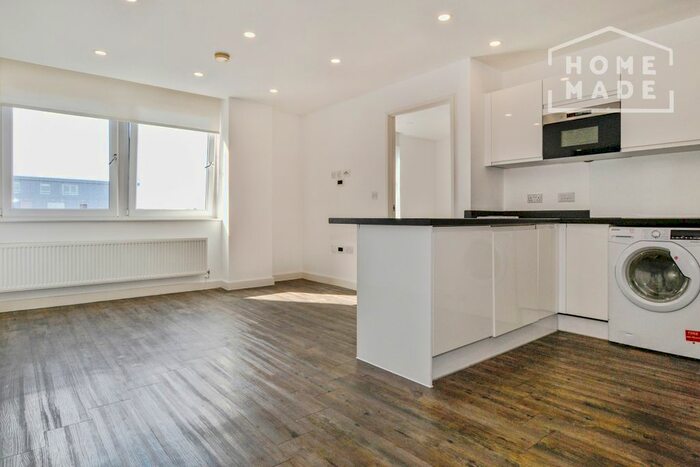 2 Bedroom Flat To Rent In Trafford House, Basildon, SS16