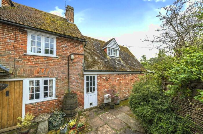 4 Bedroom Semi-Detached House For Sale In The Lynches, Whiteparish, Salisbury, Wiltshire, SP5