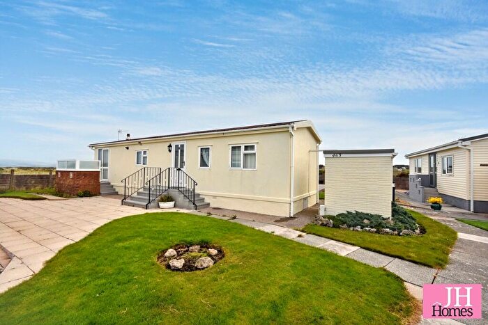 2 Bedroom Mobile Home For Sale In West Shore Park, Walney, Barrow-in-Furness, LA14