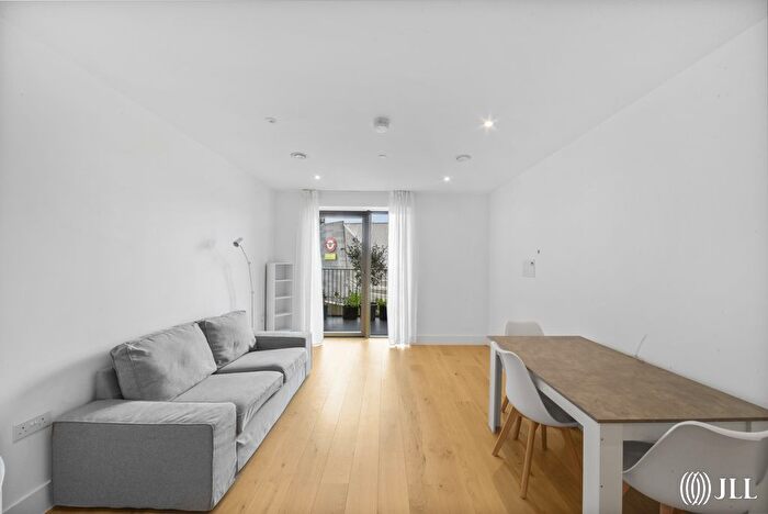 1 Bedroom Flat For Sale In Hive House, Capital Interchange Way Brentford, TW8