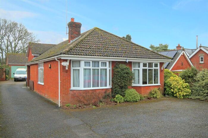 4 Bedroom Detached Bungalow For Sale In Crockford Road, West Grimstead, Salisbury, SP5