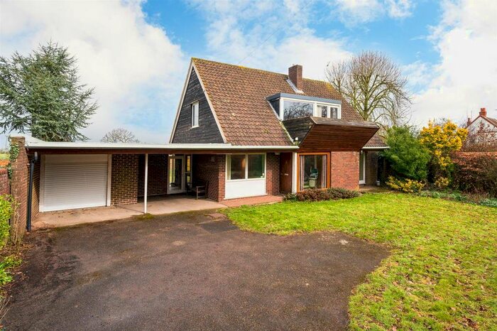 4 Bedroom Detached House For Sale In Cockpole Green, Wargrave, Reading, RG10