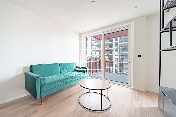 Studio To Rent In Iris House, London, E14