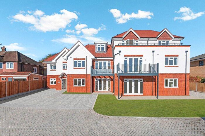 2 Bedroom Flat For Sale In Ruxley Lane, Ewell, KT19