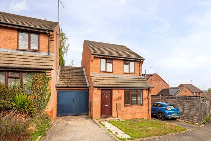 3 Bedroom Link Detached House For Sale In The Greaves Way, Bishops Itchington, CV47