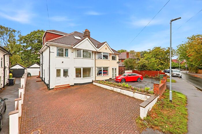 4 Bedroom Semi-Detached House For Sale In Bentcliffe Drive, Moortown, Leeds, LS17
