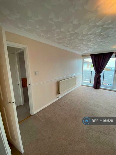 2 Bedroom Flat To Rent In Wendover Road, Havant, PO9