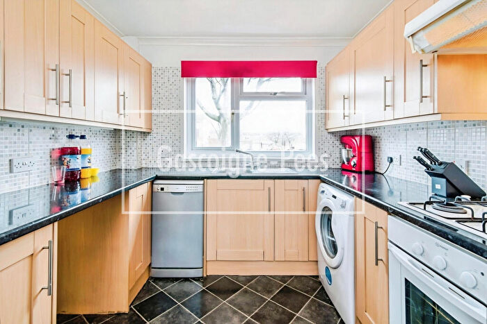 3 Bedroom House To Rent In Brighton Hill, RG22