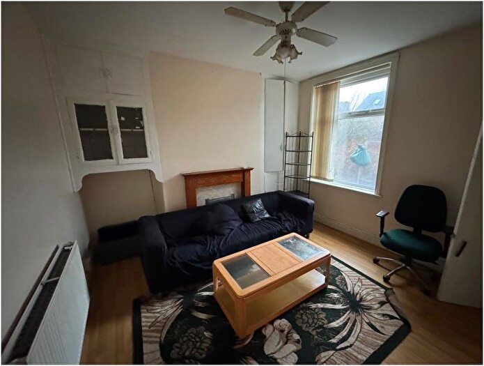 2 Bedroom Terraced House To Rent In Dewhurst Road, Huddersfield, HD2