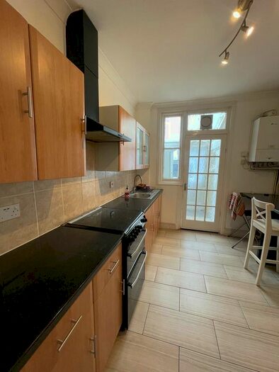 4 Bedroom Semi-Detached House To Rent In Langdale Road, Thornton Heath, CR7