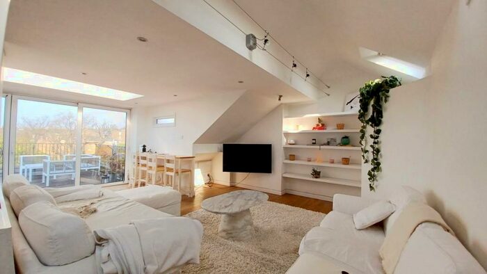 3 Bedroom Apartment To Rent In Fieldway Cresent, Highbury Fields, N5