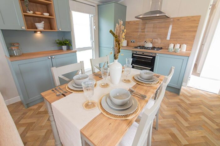 3 Bedroom Park Home For Sale In Holms Farm Road, Dalrymple, Ayr, KA6