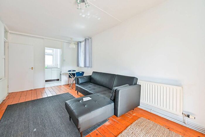 1 Bedroom Flat To Rent In Canterbury Crescent, Brixton, London, SW9