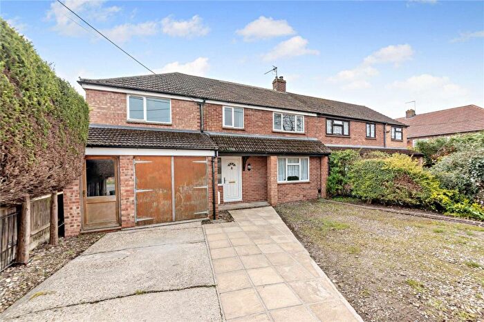 4 Bedroom Semi Detached House For Sale In Sagecroft Road, Thatcham, Berkshire, RG18