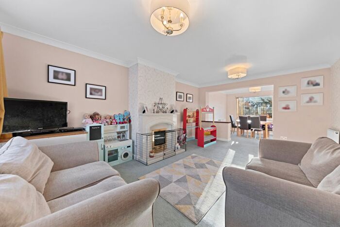 3 Bedroom Semi-Detached House For Sale In St Catherines Road, Kettering, NN15
