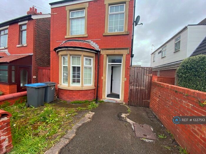 2 Bedroom Detached House To Rent In Common Edge Road, Blackpool, FY4