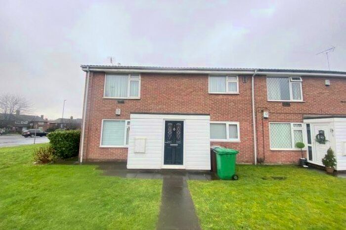 2 Bedroom Maisonette To Rent In Staindale Drive, Nottingham, NG8