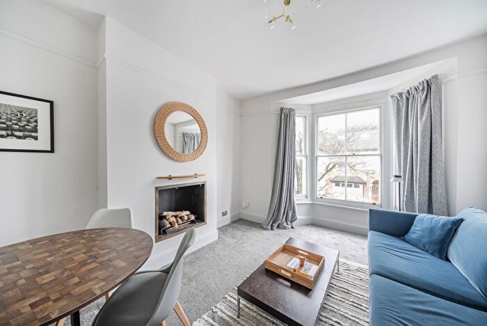 2 Bedroom Flat To Rent In Hartfield Crescent, Wimbledon, SW19