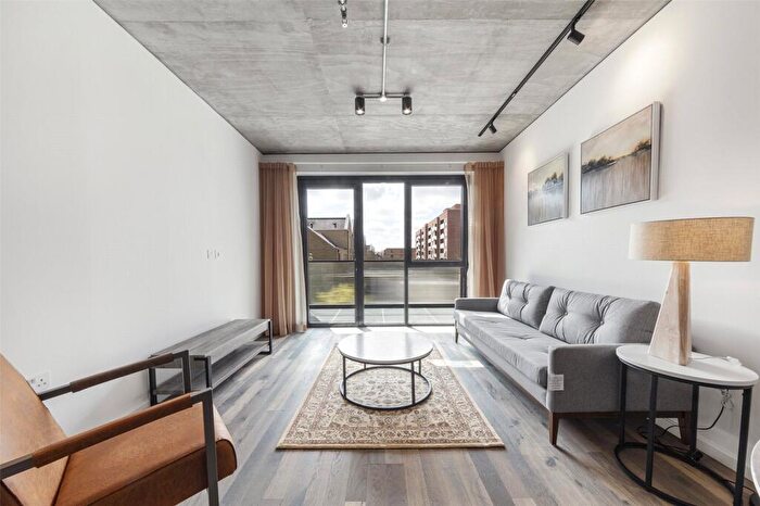 2 Bedroom Apartment To Rent In Lawrence Road, London, N15