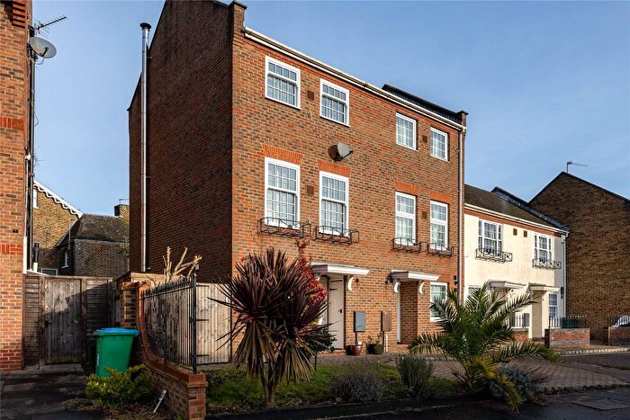 3 Bedroom Semi-Detached House To Rent In Cedar Terrace, Richmond, TW9