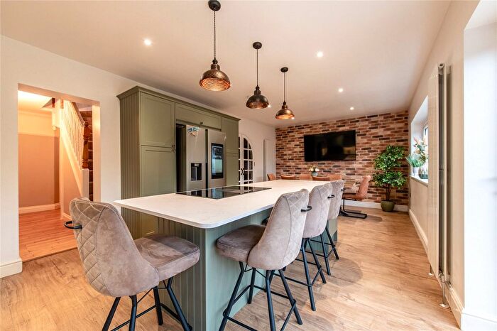 4 Bedroom Bungalow For Sale In Maidstone Road, Rainham, Kent, ME8