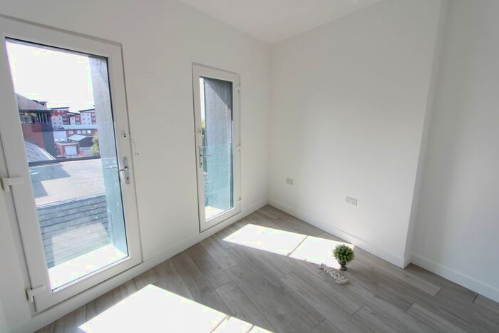 2 Bedroom Flat To Rent In Windsor Road, Slough, SL1