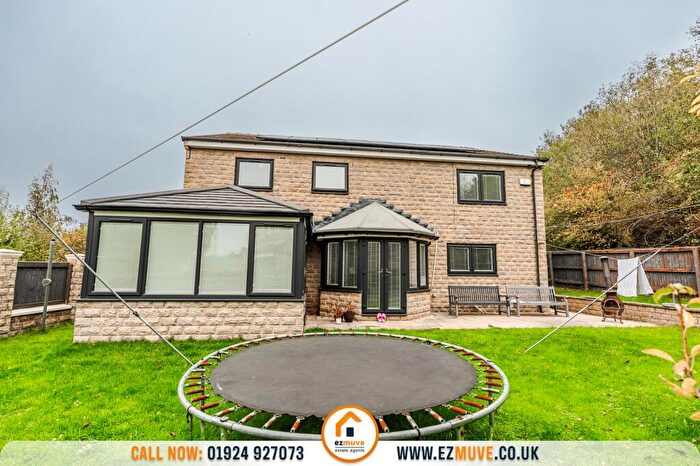 4 Bedroom Detached House For Sale In Croftflat Drive, Fenay Bridge, HD8