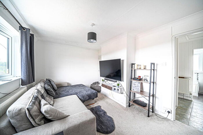 2 Bedroom Maisonette For Sale In The Knowlings, Whitchurch, RG28