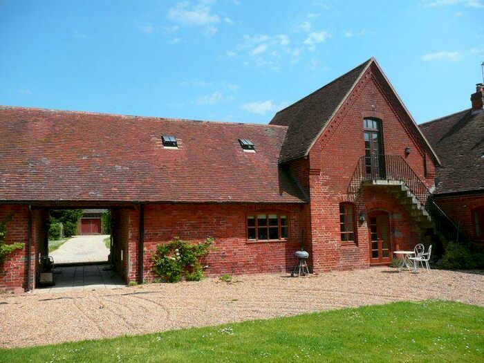 2 Bedroom Barn Conversion To Rent In Swanmore, Nr Bishops Waltham / Fareham, Hampshire, SO32