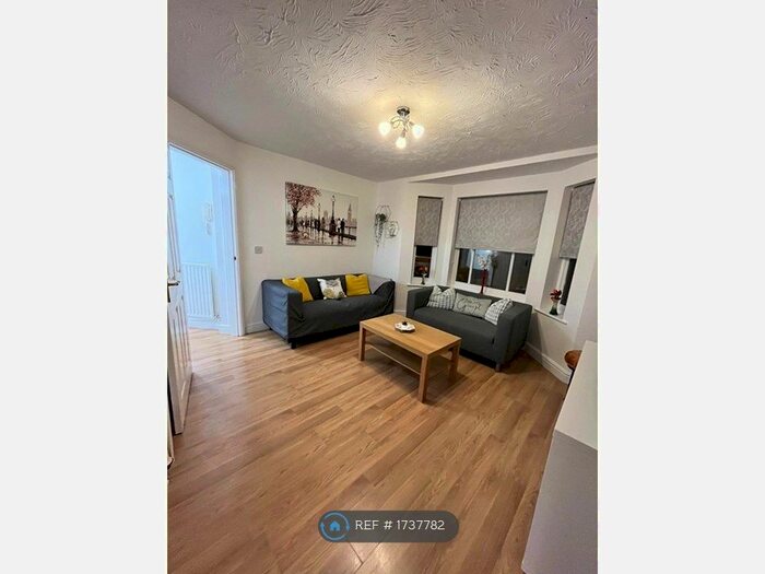 2 Bedroom Flat To Rent In Holborn Crescent, Milton Keynes, MK4