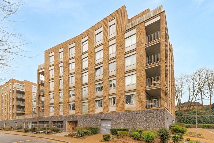 3 Bedroom Flat To Rent In Medawar Drive, Mill Hill, NW7