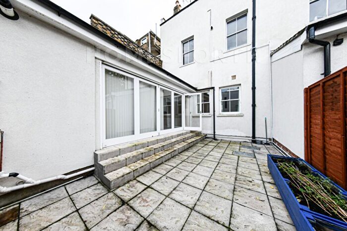 2 Bedroom Flat To Rent In Brondesbury Road, Queen's Park, NW6