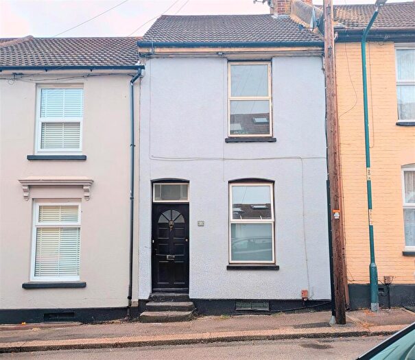 2 Bedroom Terraced House To Rent In Stanhope Road, Strood, ME2