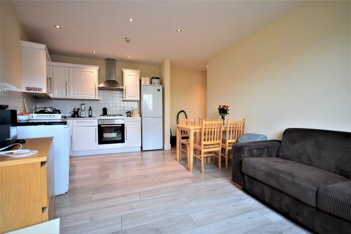 2 Bedroom Flat To Rent In Moore House, Willow Way, Sydenham, SE26