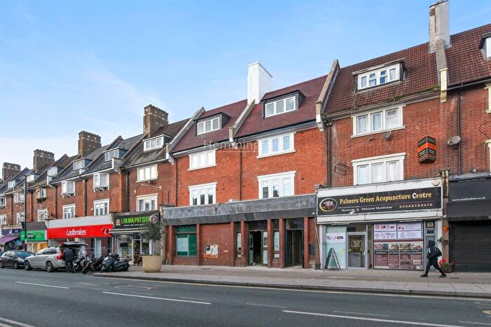 2 Bedroom Apartment To Rent In Solent Lodge, Green Lanes, Palmers Green, N13
