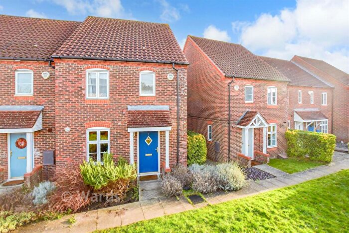 3 Bedroom End Of Terrace House For Sale In Denning Close, Maidstone, Kent, ME16