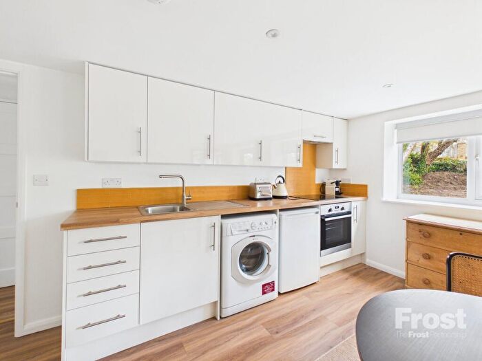 Studio To Rent In High Street, Taplow, Maidenhead, Buckinghamshire, SL6