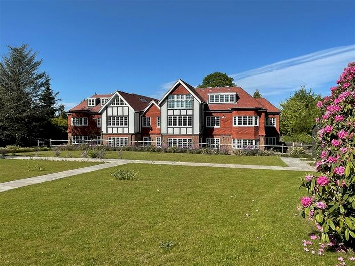 2 Bedroom Flat To Rent In Waterhouse Lane, Kingswood, Tadworth, KT20