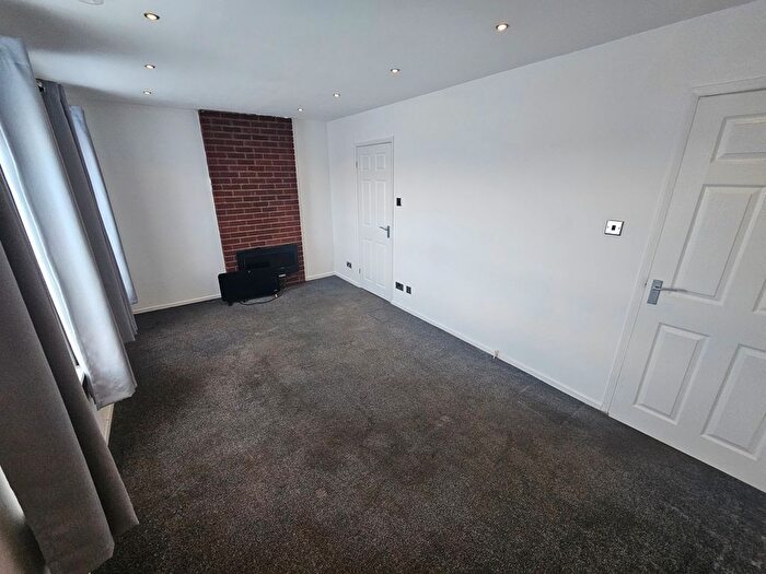 1 Bedroom Flat To Rent In Apperley Way, Halesowen, B63