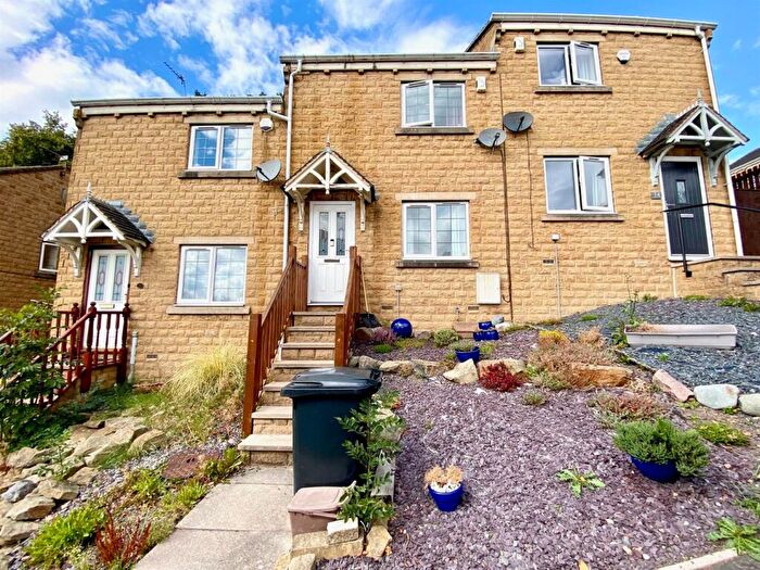 2 Bedroom Terraced House For Sale In School Yard View, Halifax, HX3