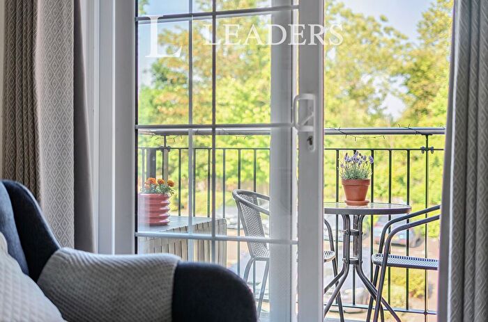 1 Bedroom Flat For Sale In Campion Square, Dunton Green, Sevenoaks, TN14